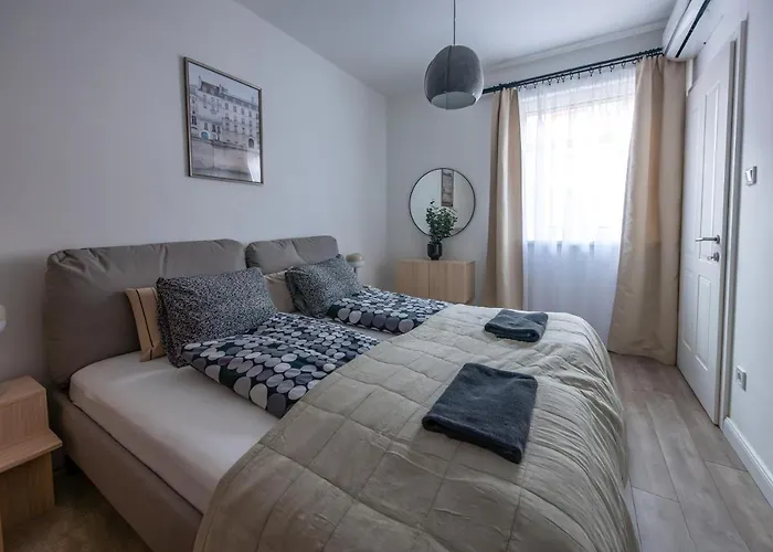 Lovag 12 Terrace Designer Home